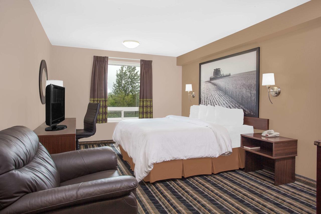 ซูเปอร์ 8 บาย วินด์แฮม แบรนดัน แมนิโทบา Motel แบรนดอน ภายนอก รูปภาพ